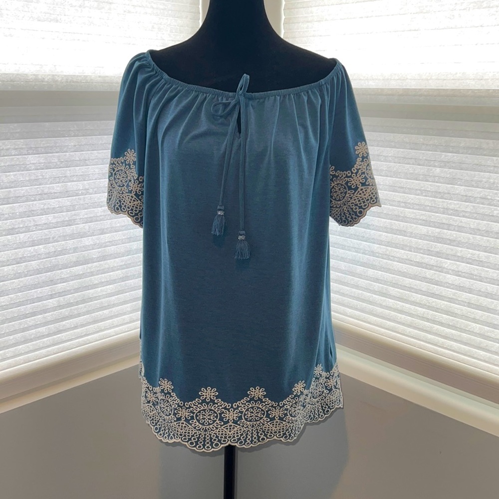 ADRIANNA PAPELL Embroidered Peasant Style Knit Top